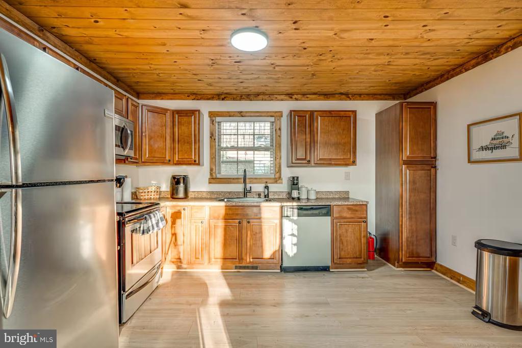 137 PARK VIEW LN