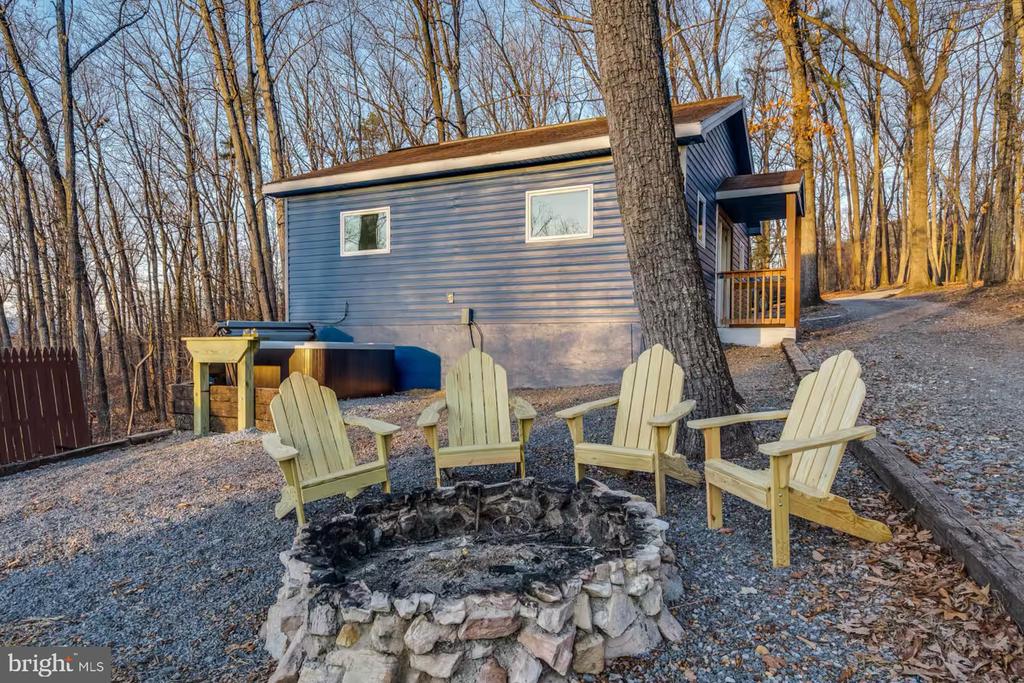 137 PARK VIEW LN