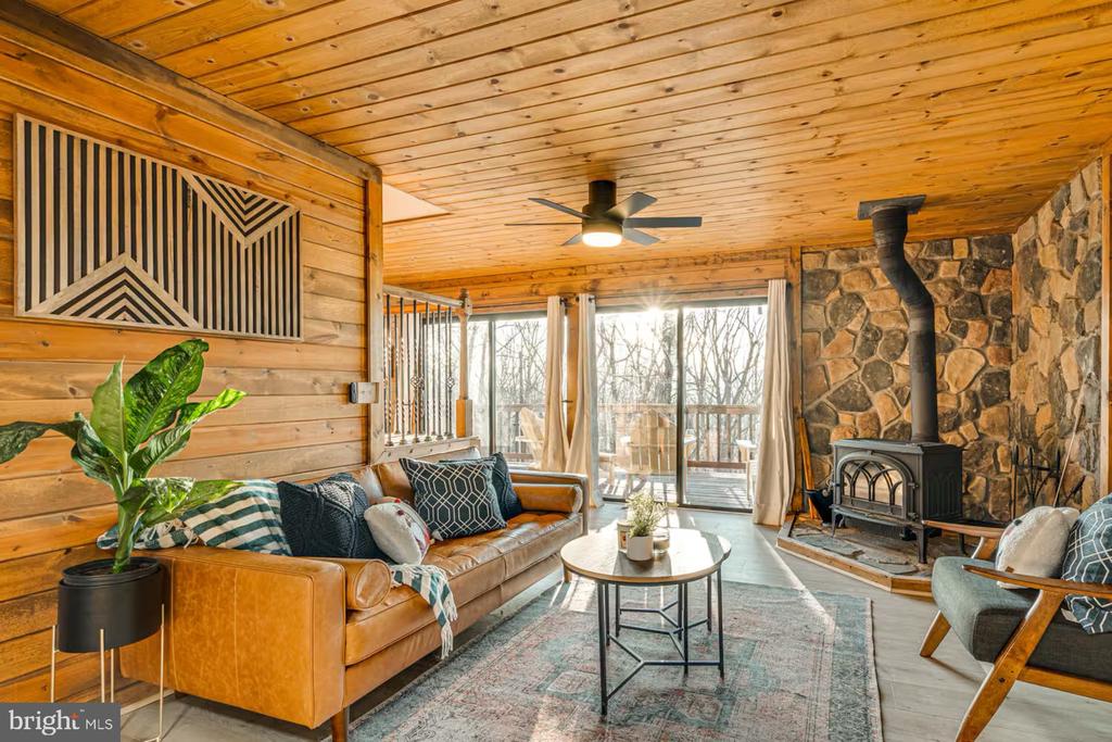 137 PARK VIEW LN