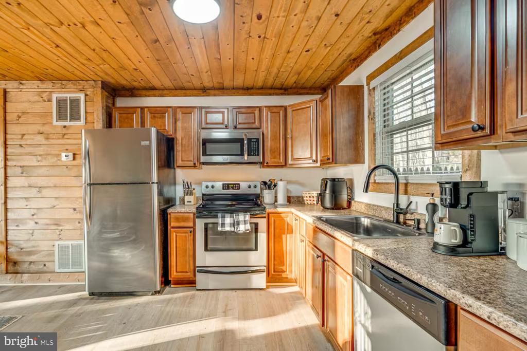 137 PARK VIEW LN