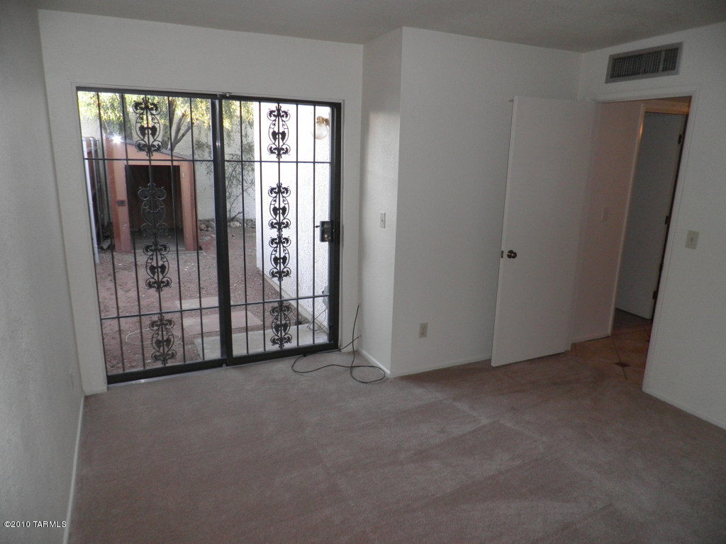 3249 N Glen Creek