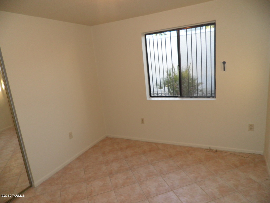 3249 N Glen Creek
