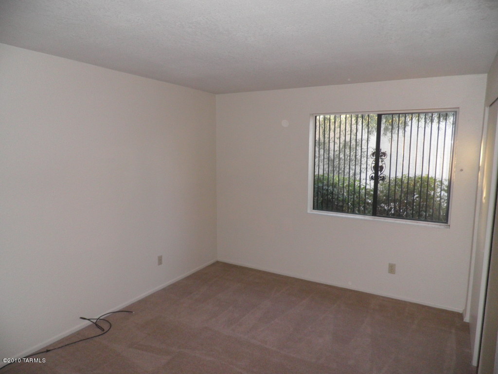 3249 N Glen Creek