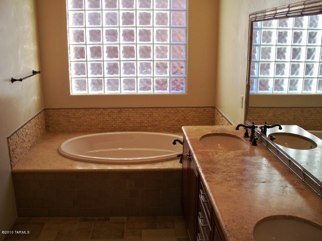 11529 N Moon Ranch