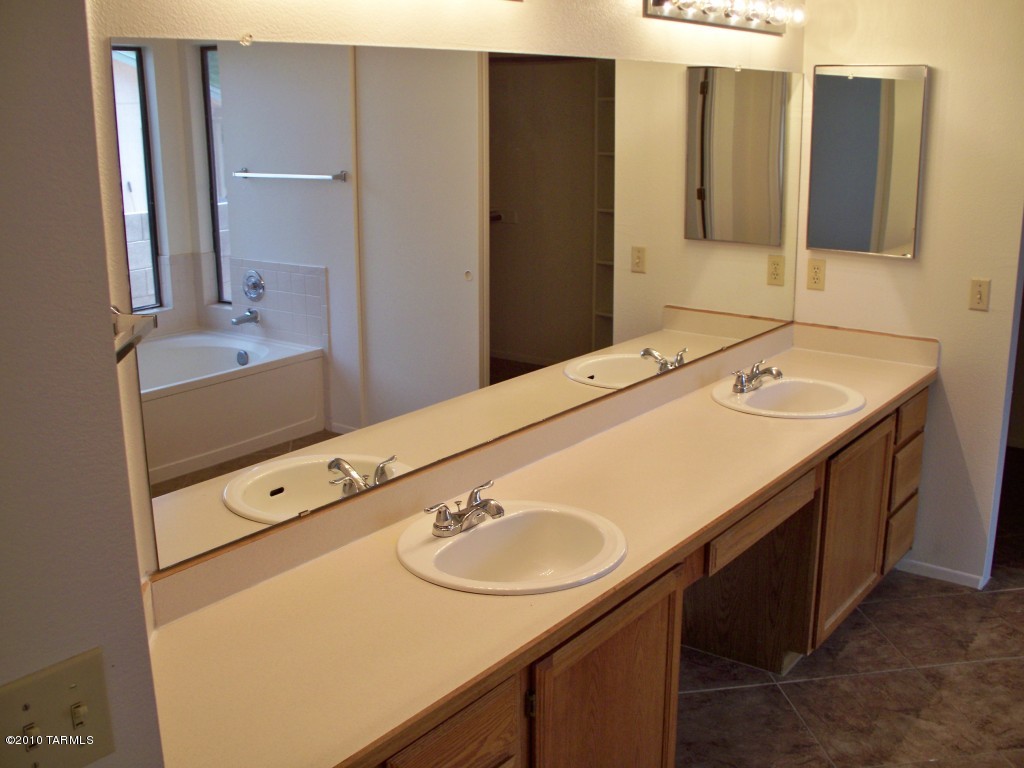 4739 W Daphne Lane