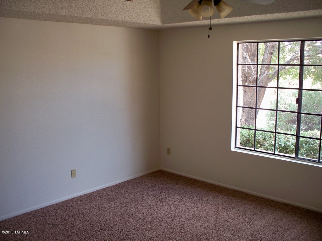 4739 W Daphne Lane