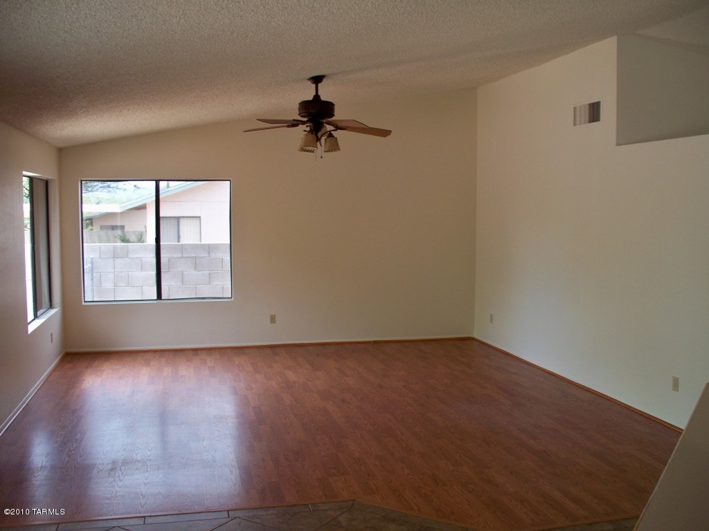 4739 W Daphne Lane