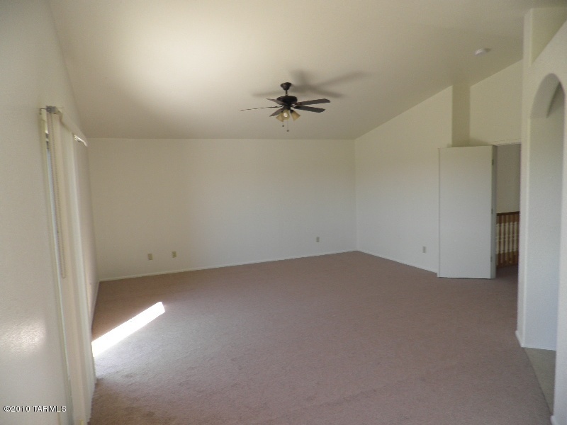 5013 W Hurston Drive