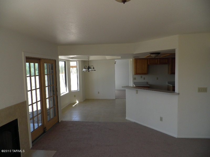 5013 W Hurston Drive