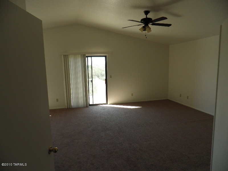 5013 W Hurston Drive