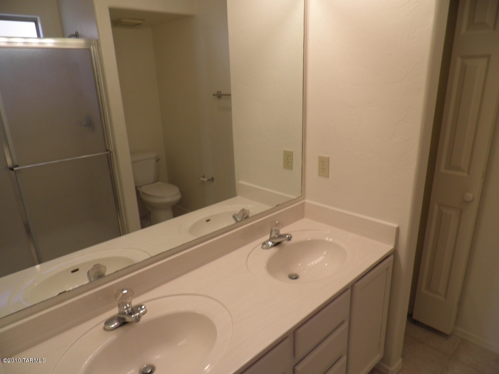 1280 W Crystalline Way