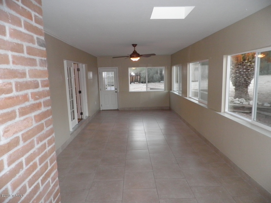 1422 W Avenida De Las Americas