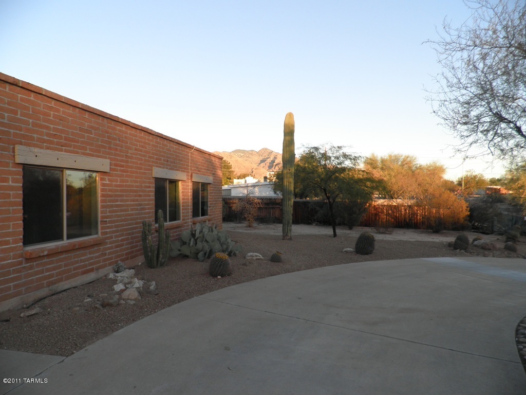 1422 W Avenida De Las Americas