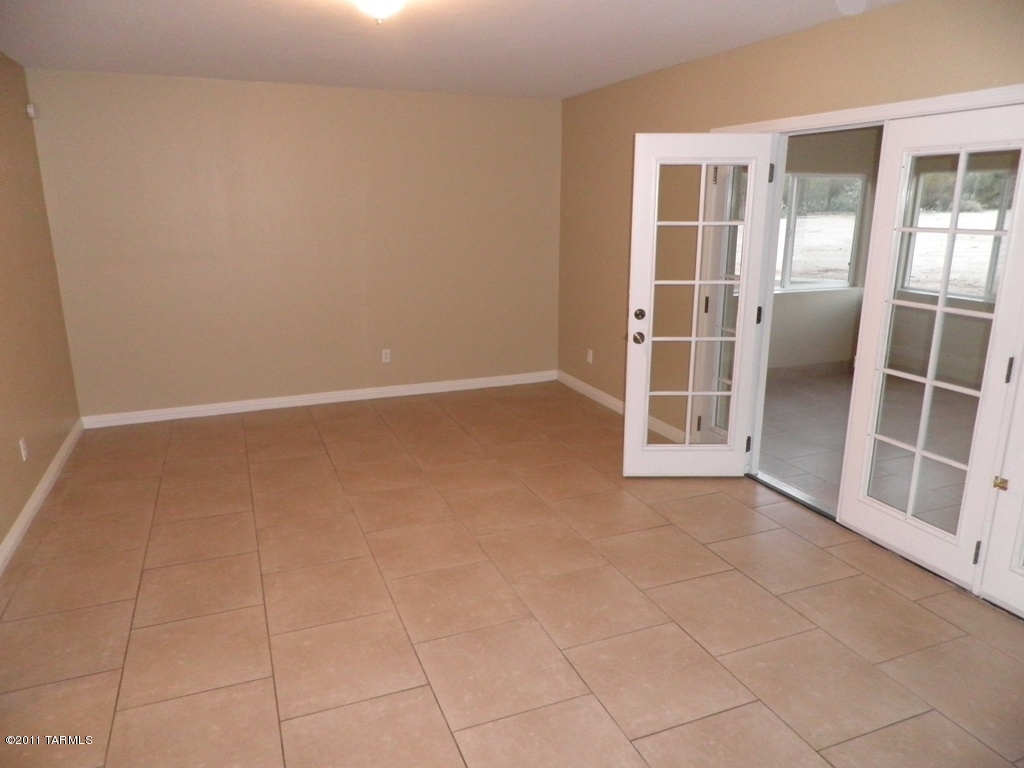 1422 W Avenida De Las Americas
