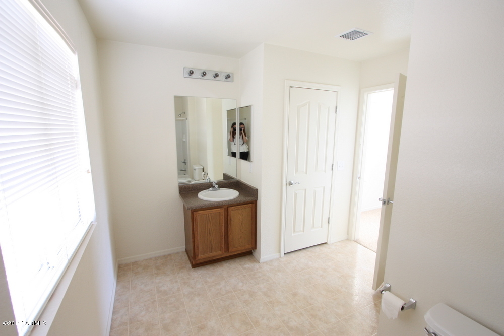 1244 S Flaxseed Drive