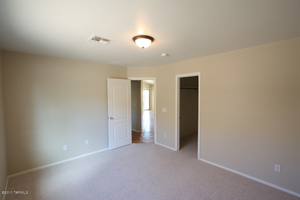 10195 N Onyx Moon Drive