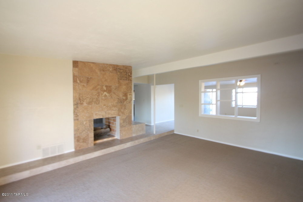 2571 W Capistrano Road