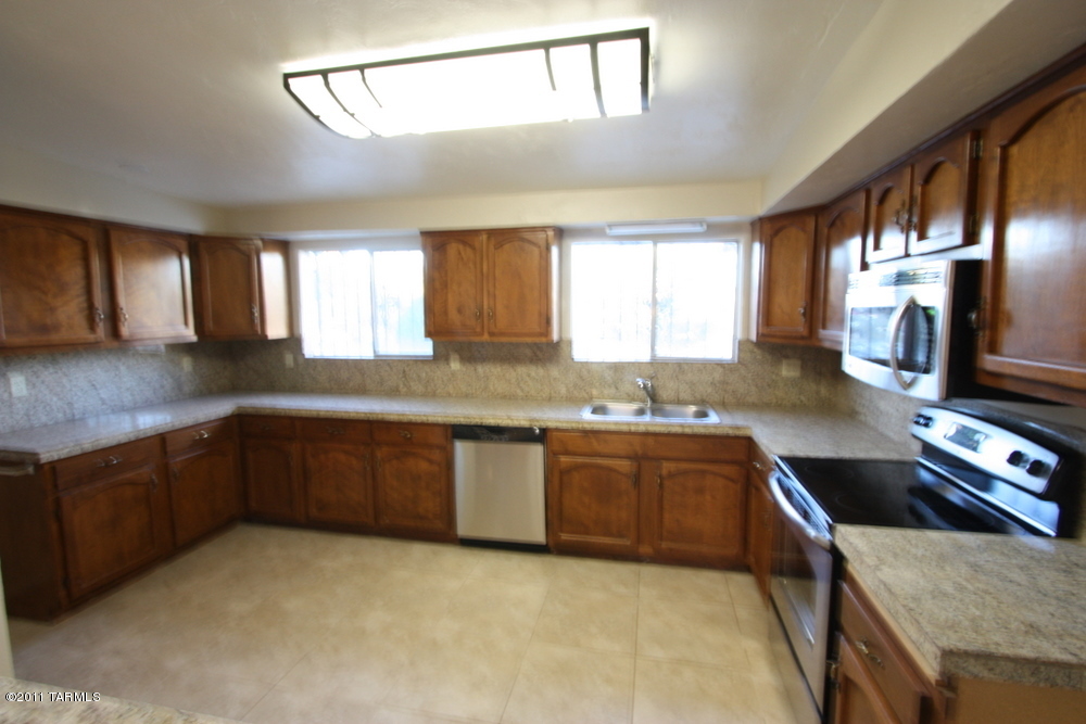 2571 W Capistrano Road