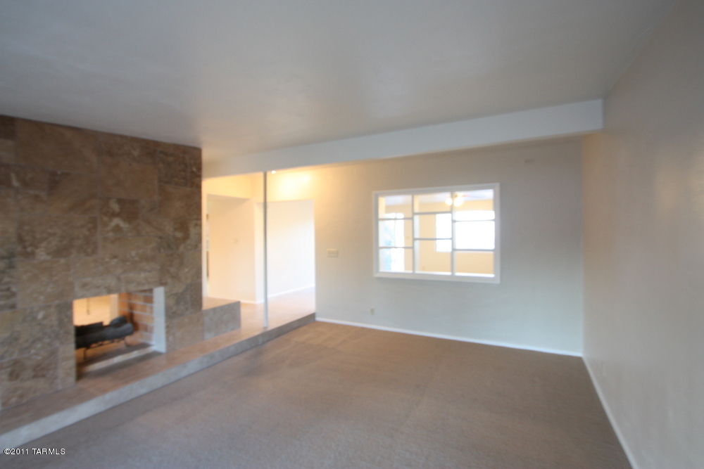 2571 W Capistrano Road