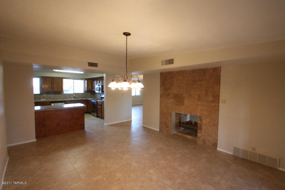 2571 W Capistrano Road