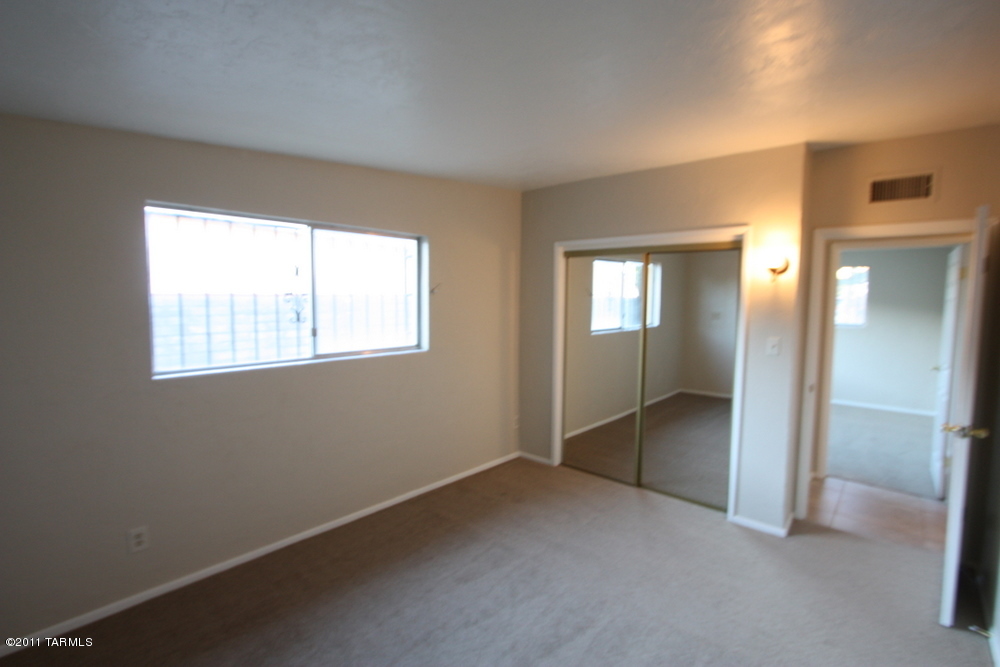 2571 W Capistrano Road