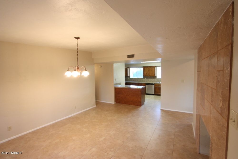 2571 W Capistrano Road
