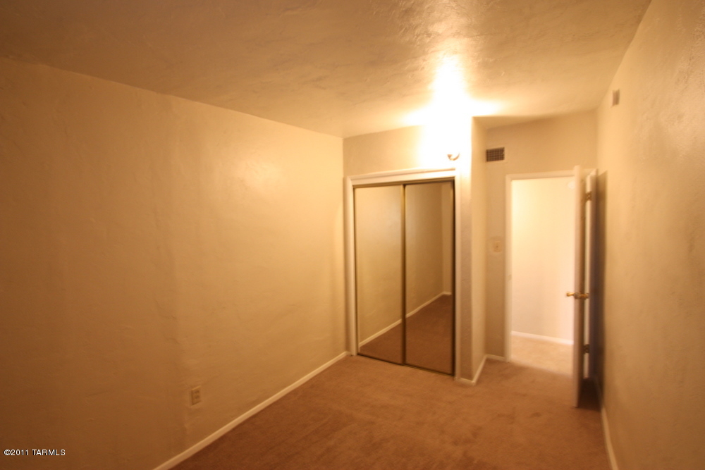 2571 W Capistrano Road