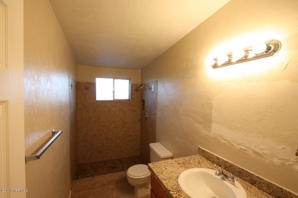 2571 W Capistrano Road