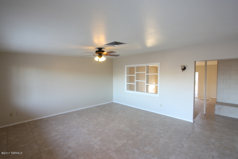 2571 W Capistrano Road