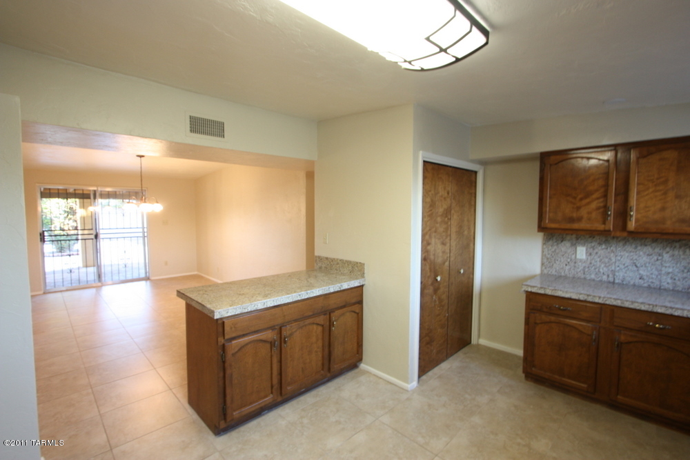 2571 W Capistrano Road