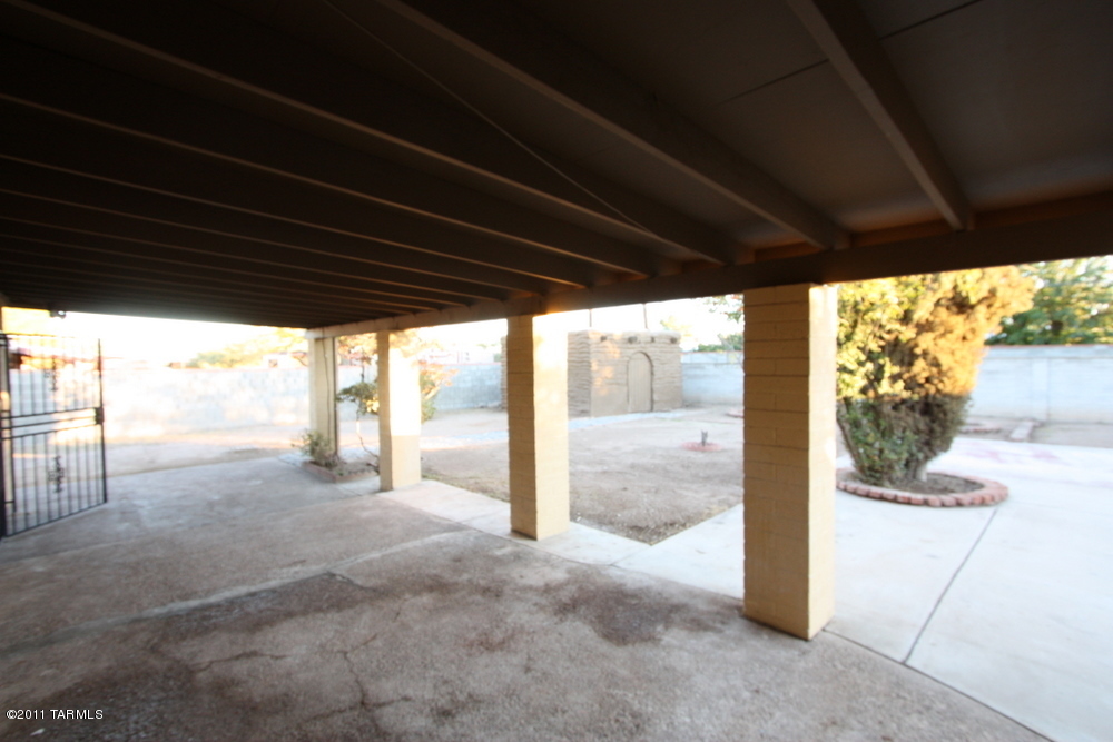 2571 W Capistrano Road