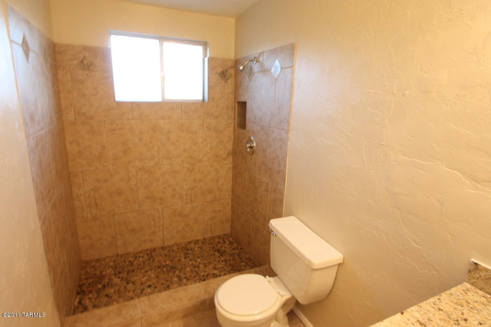 2571 W Capistrano Road