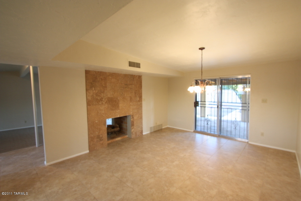 2571 W Capistrano Road