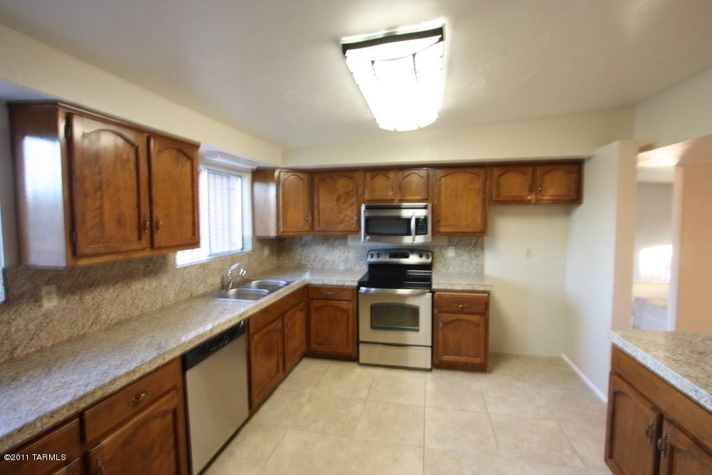 2571 W Capistrano Road