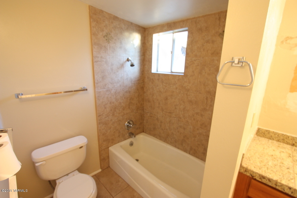 2571 W Capistrano Road