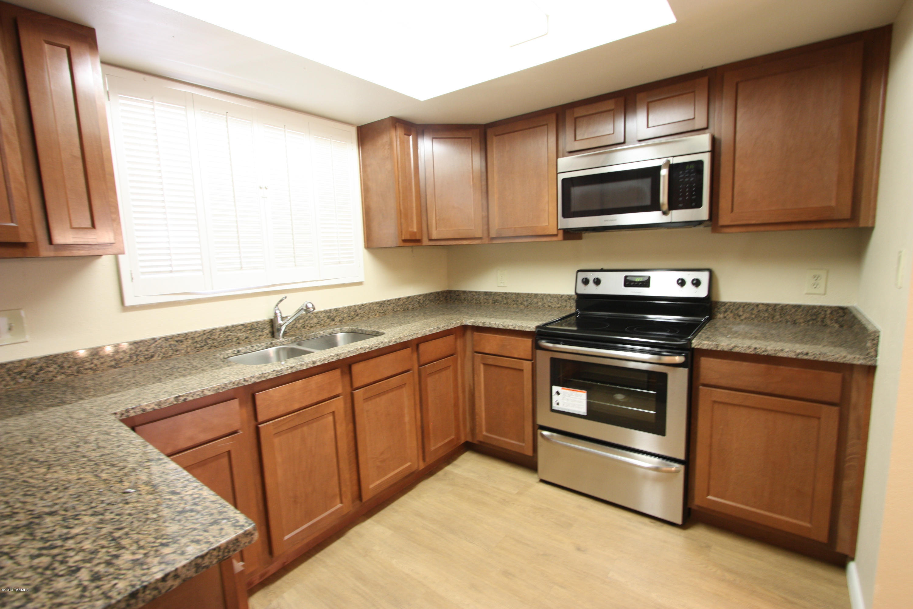 5751 N Camino Esplendora
