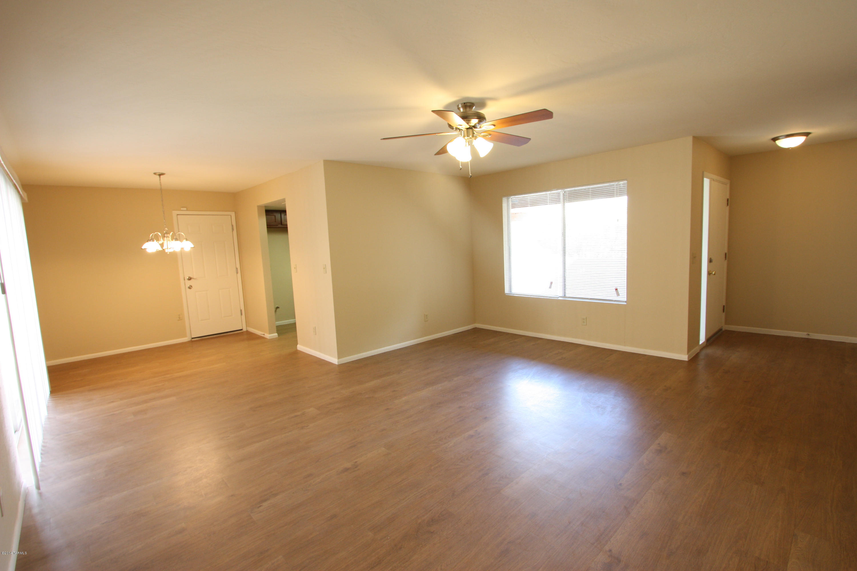 5751 N Camino Esplendora