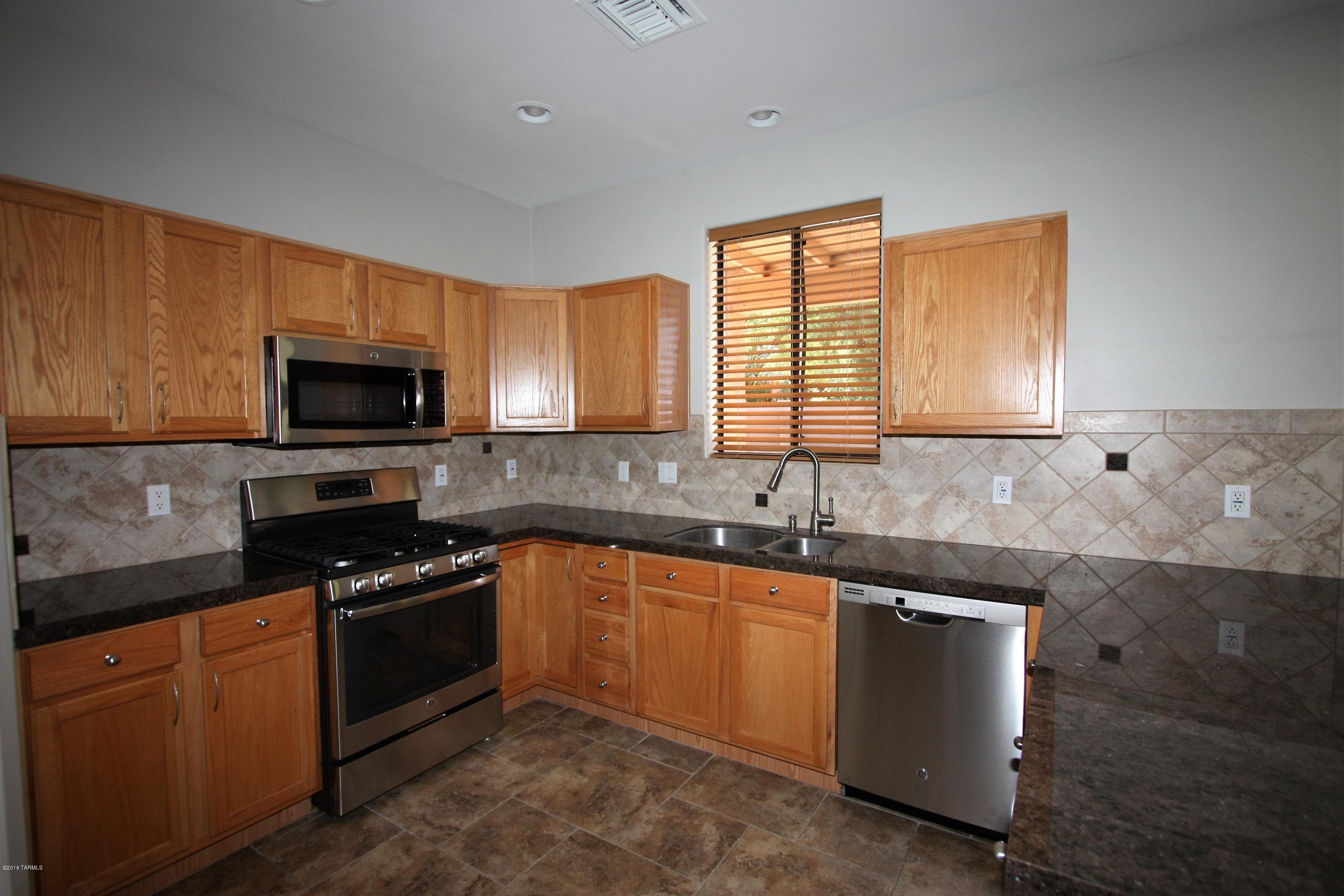 434 E Placita Amuleto