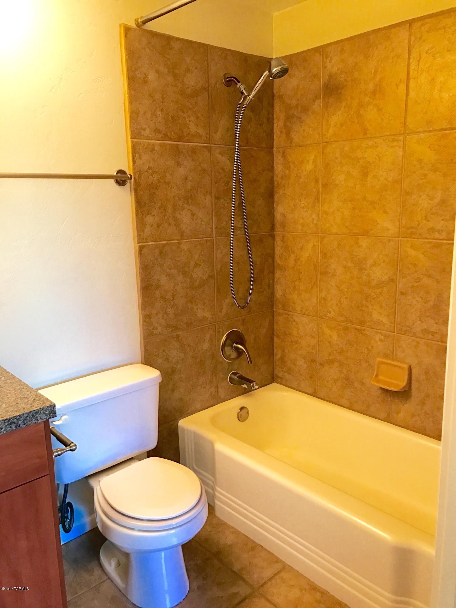 2525 N Alvernon Unit: F6
