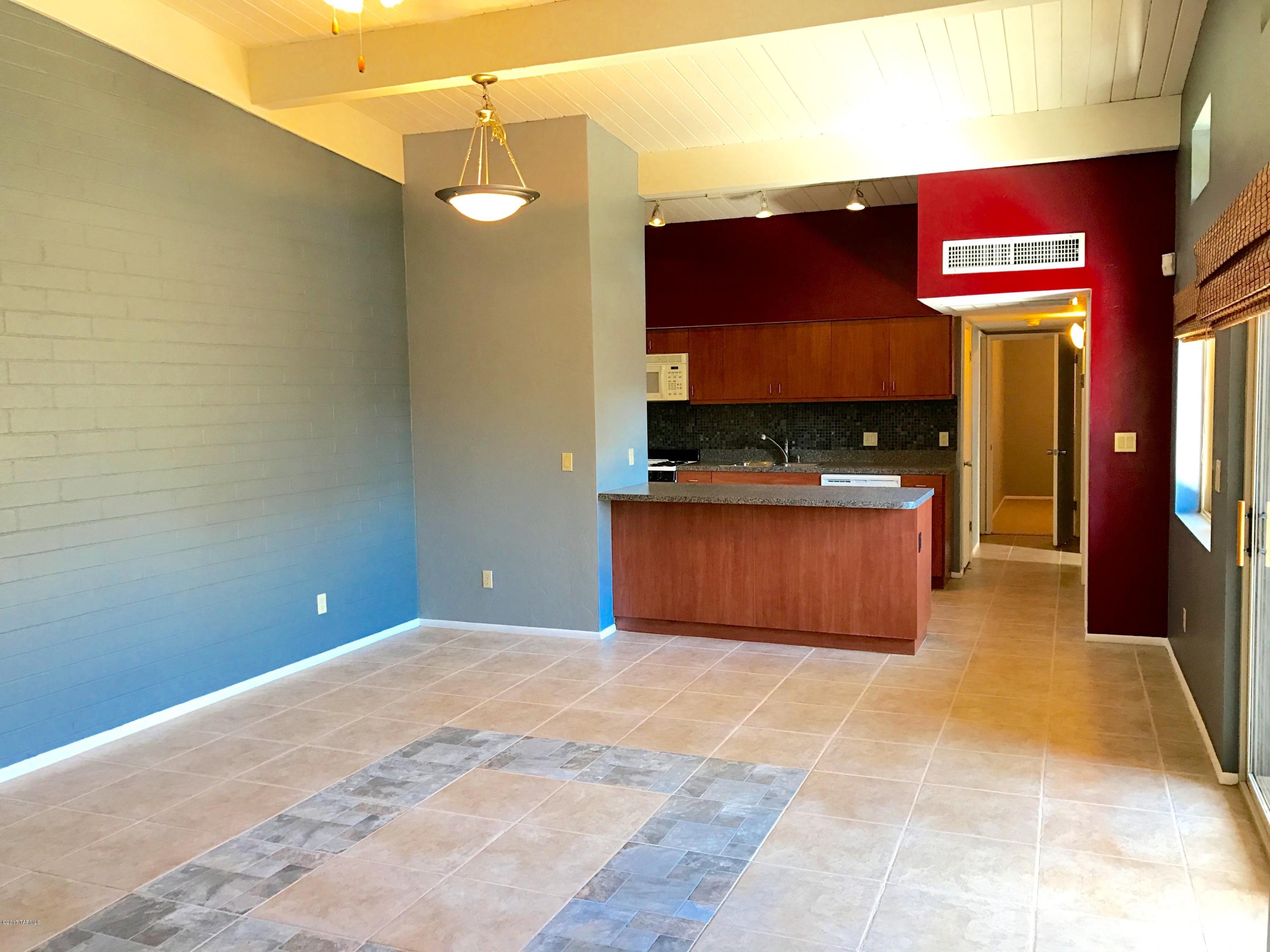 2525 N Alvernon Unit: F6