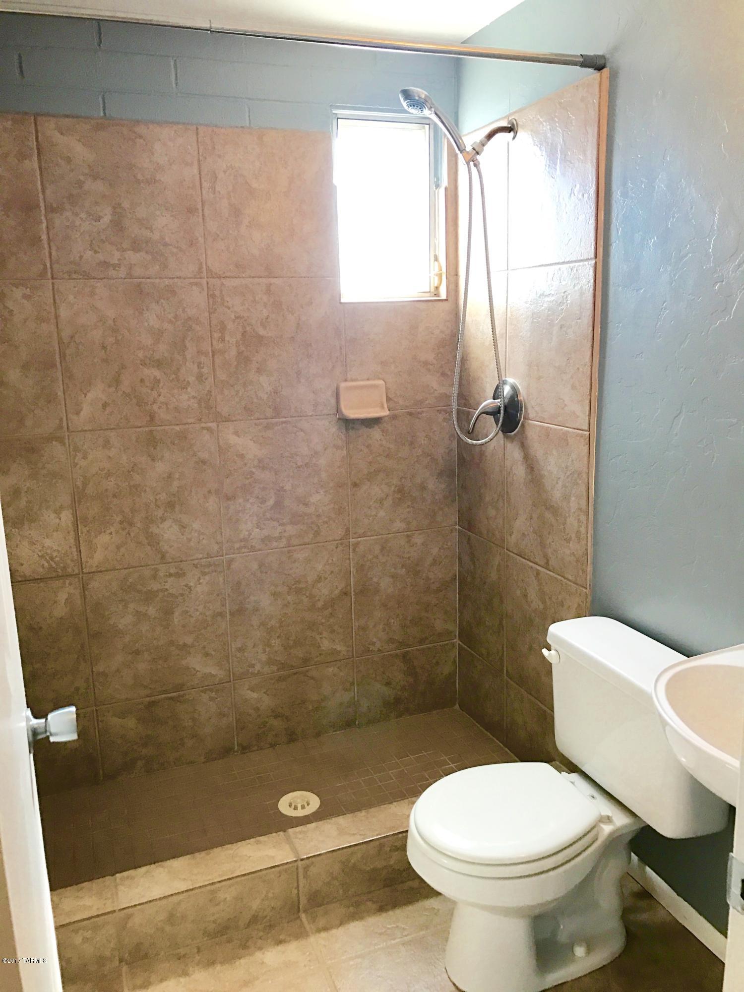 2525 N Alvernon Unit: F6