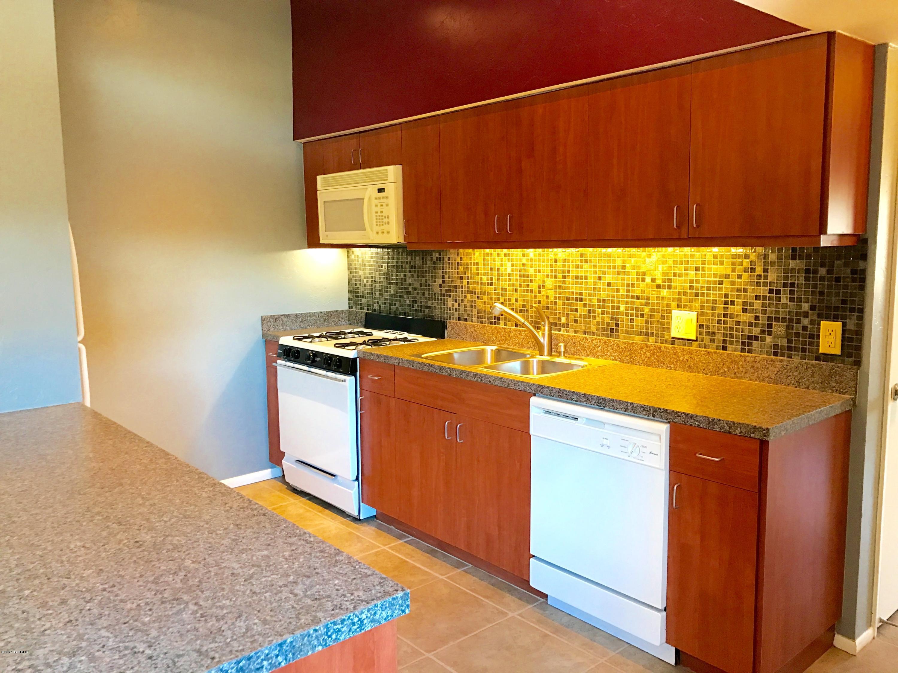 2525 N Alvernon Unit: F6