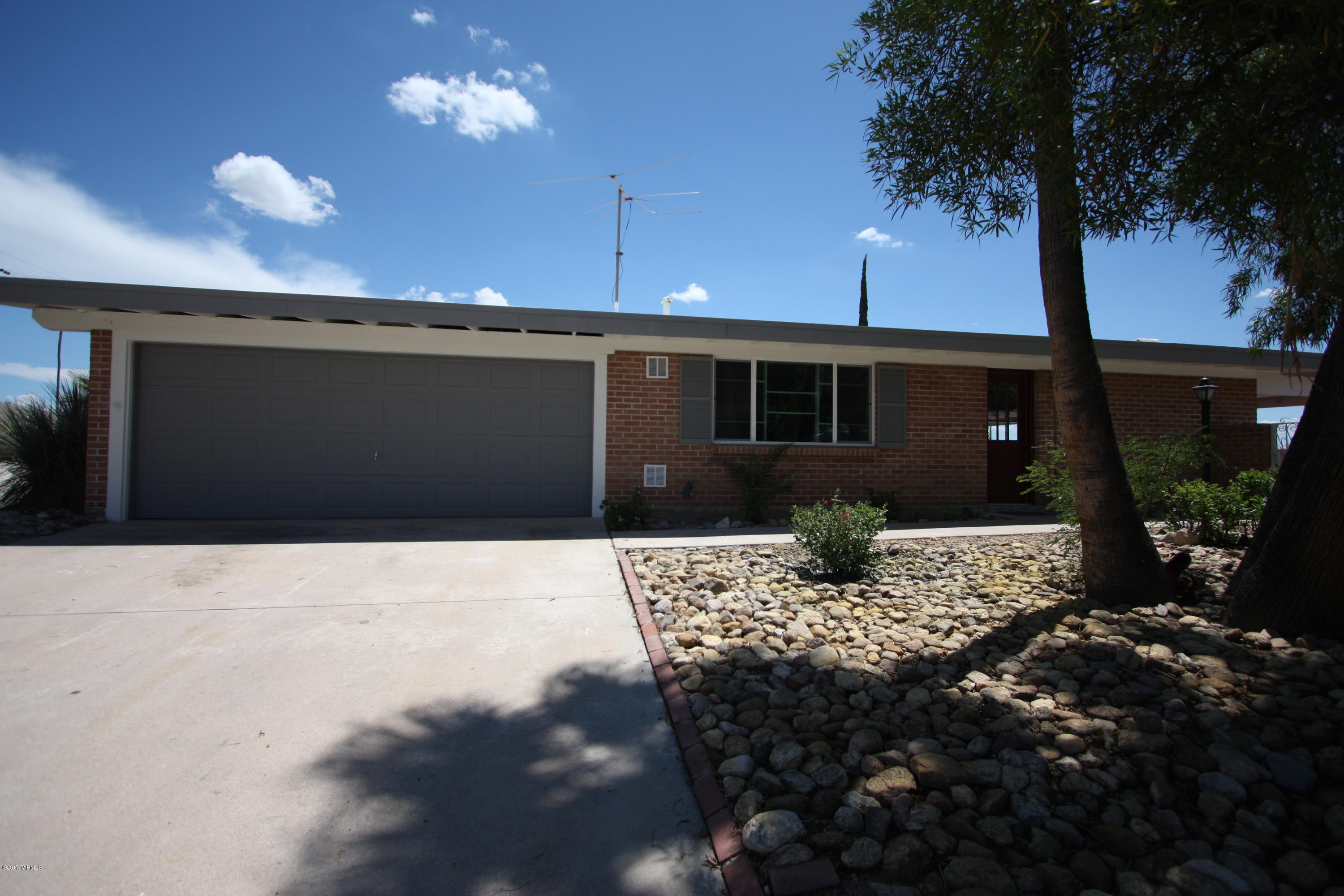 2420 S Camino Seco