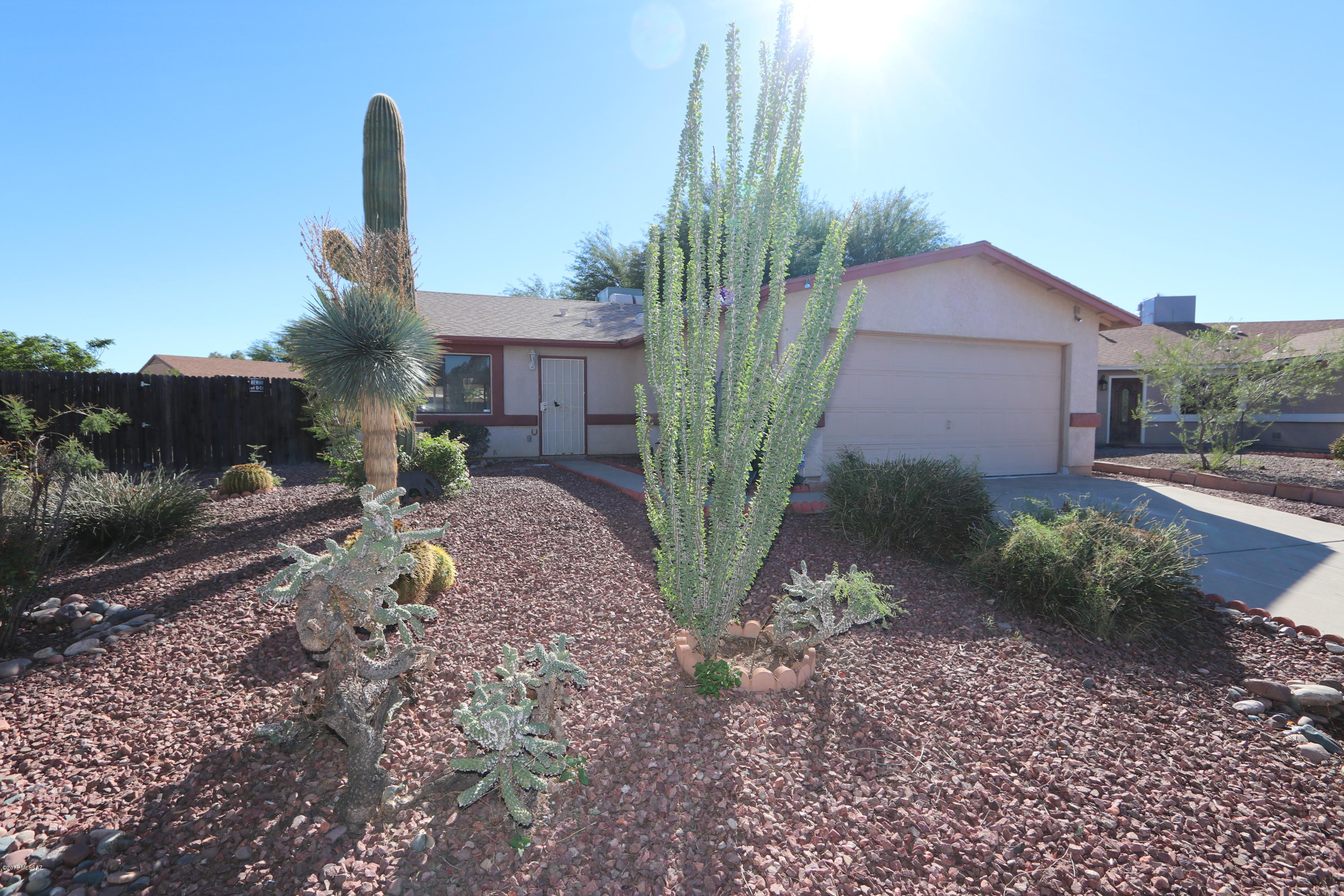 1833 W Ransom Oaks Drive