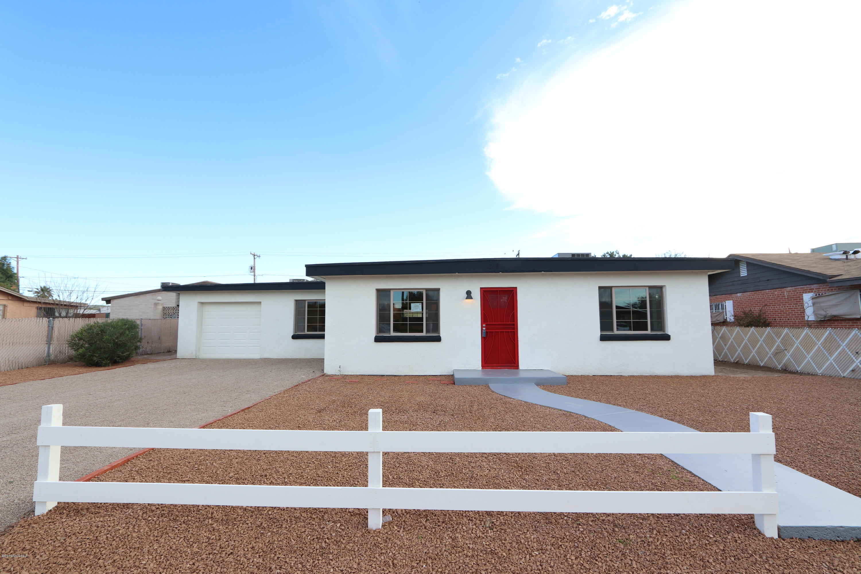 316 E Lester Street
