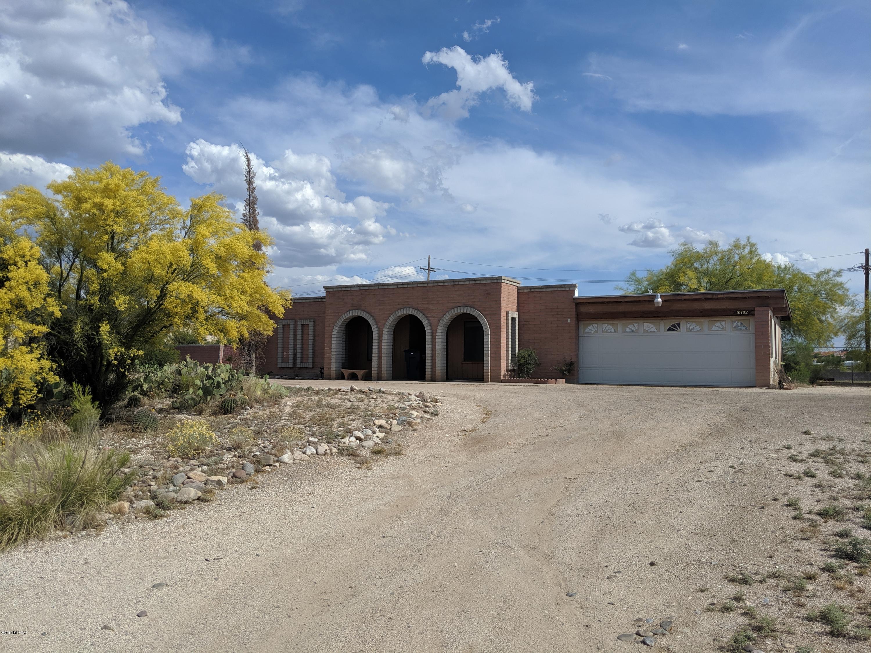 10702 E Avenida Del Campo
