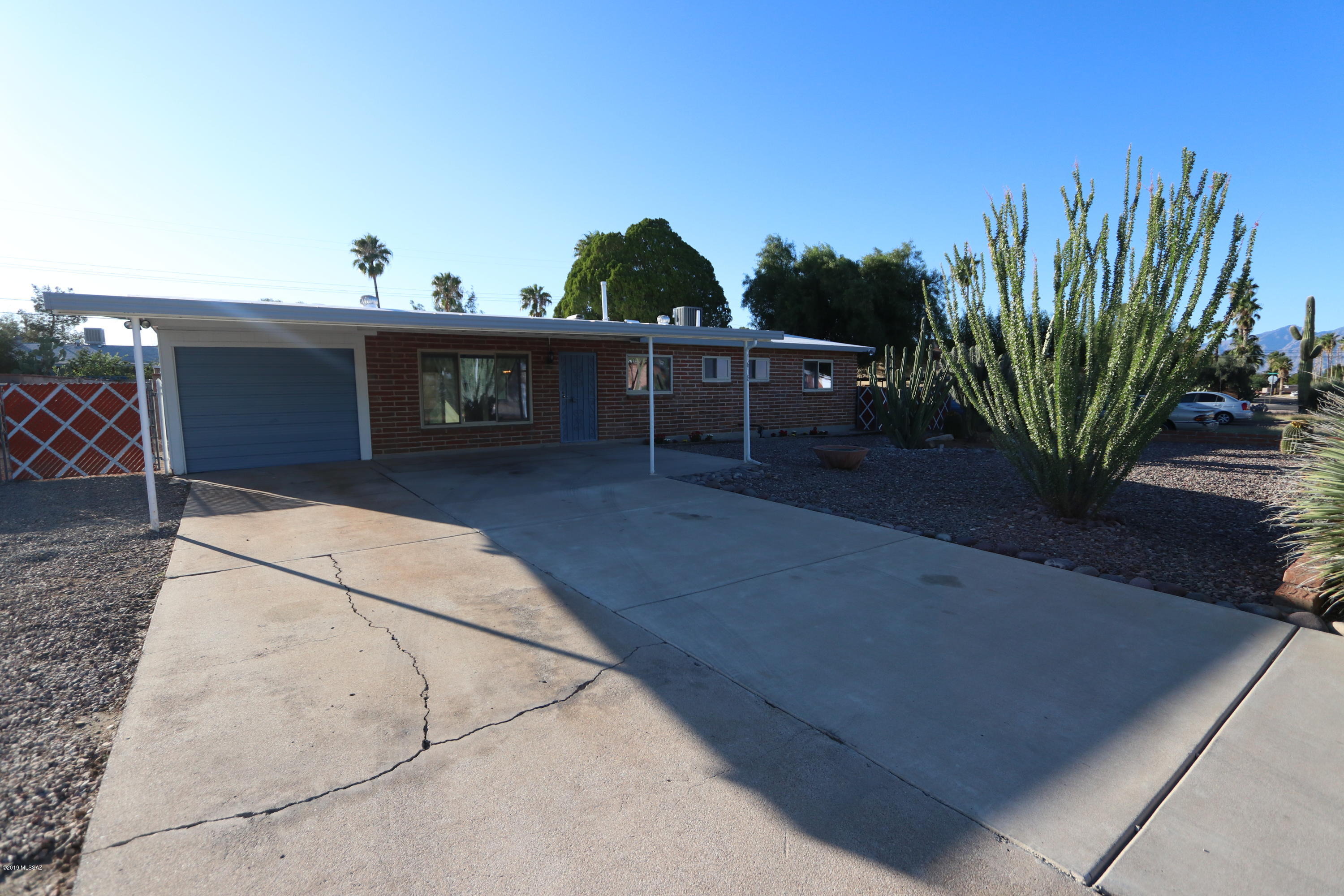 1618 S Avenida Sirio