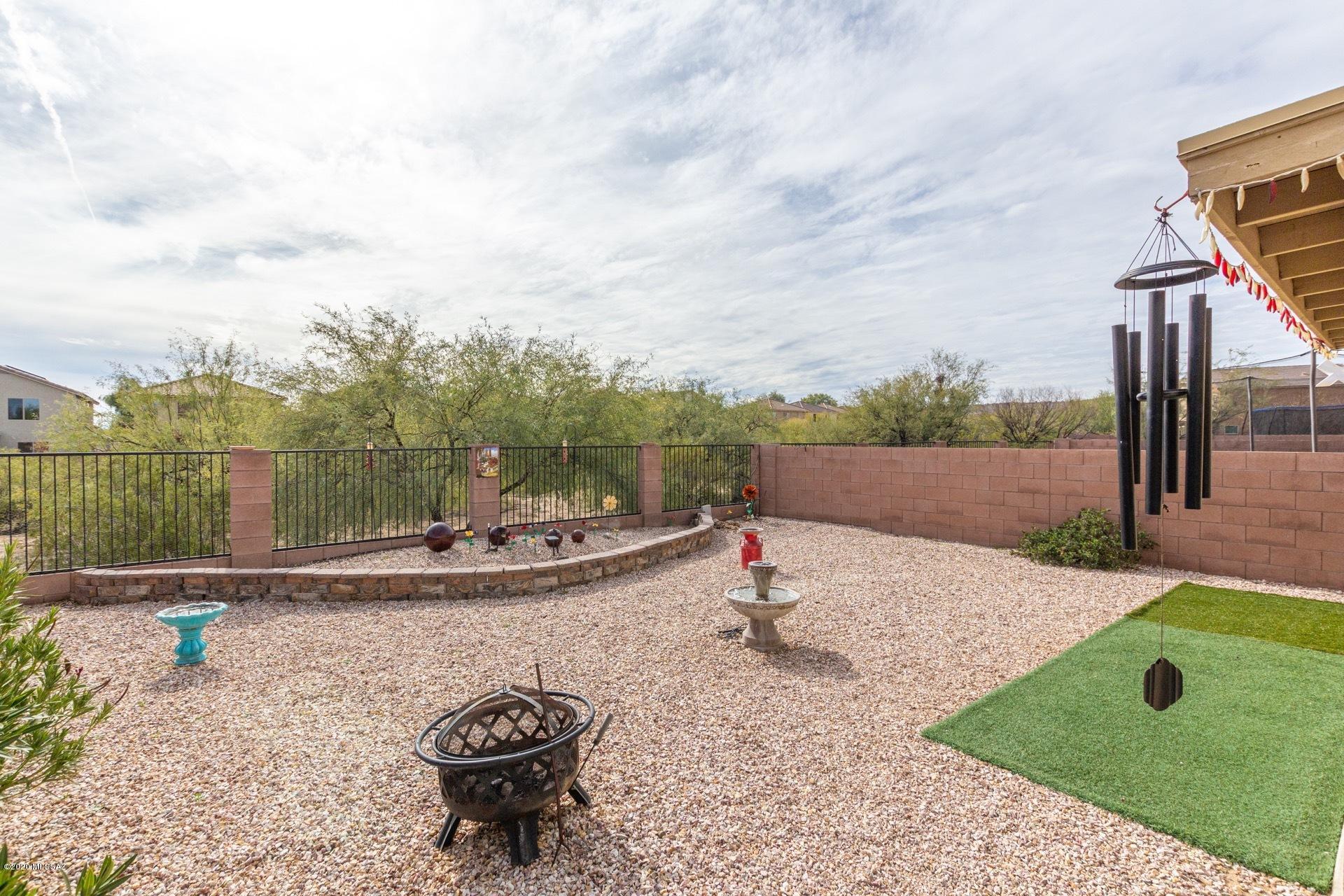 857 W Calle Arroyo Norte