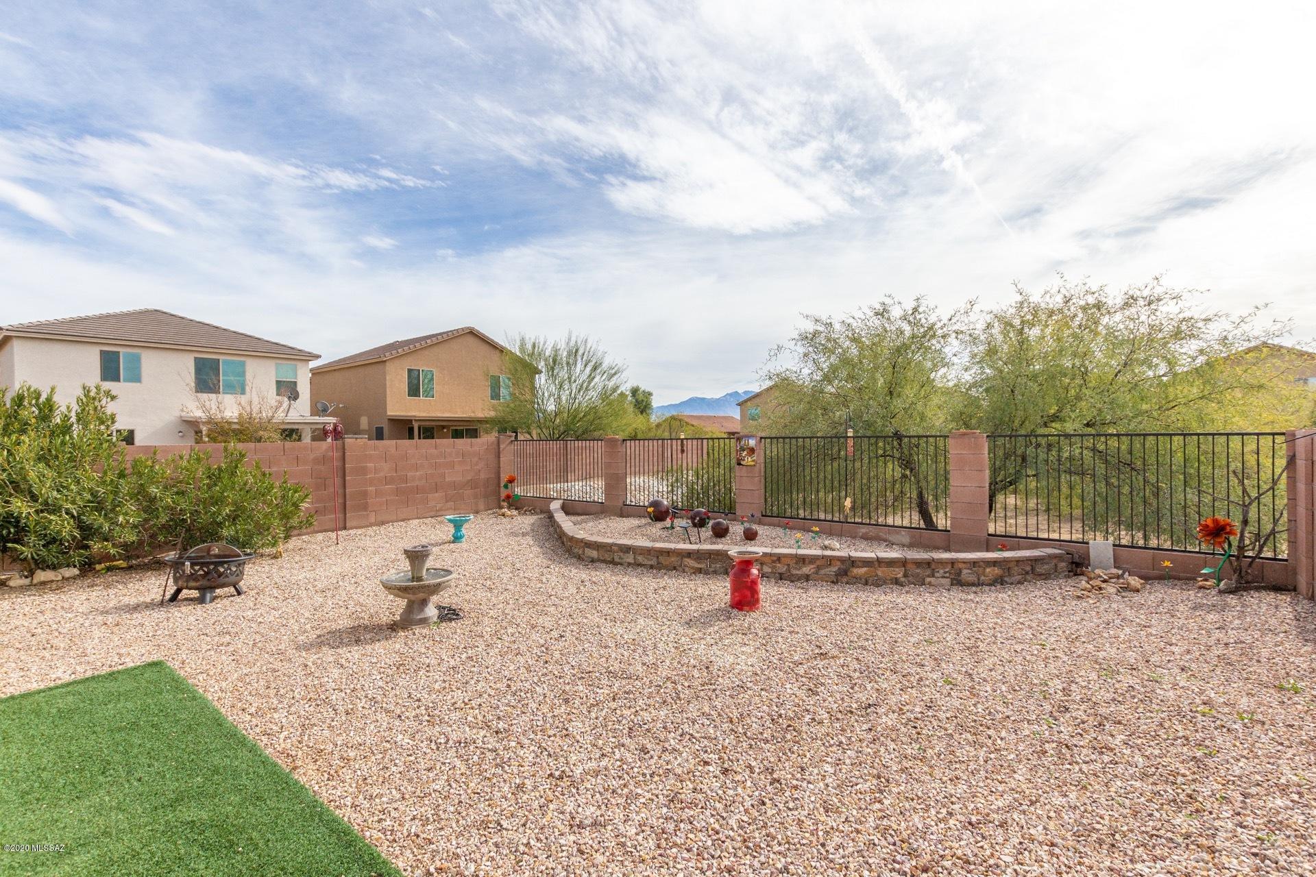 857 W Calle Arroyo Norte