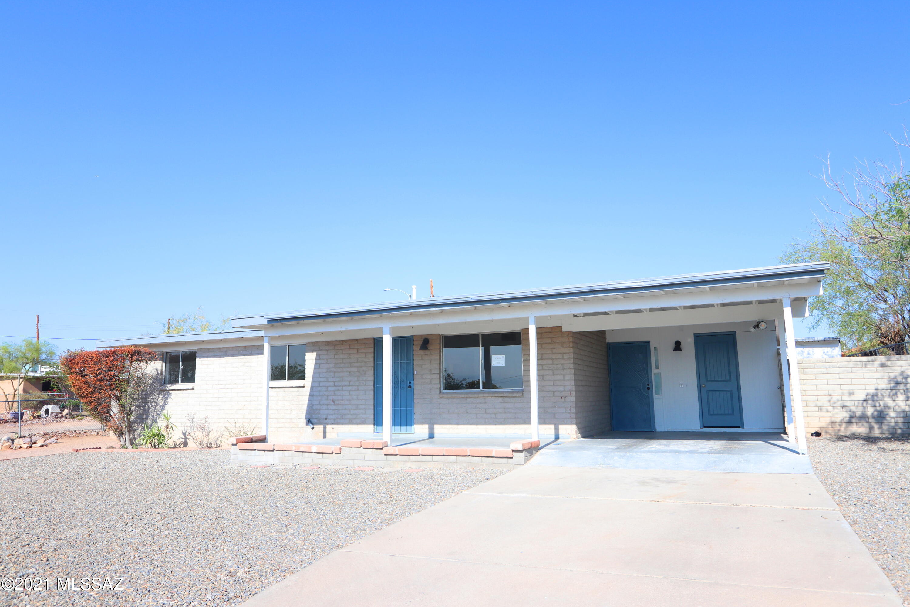 1926 W Mistletoe Circle